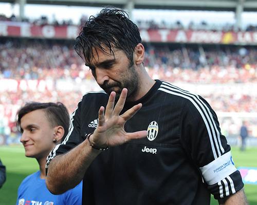  尤文图斯争议判罚受益保住联赛领头羊位置  