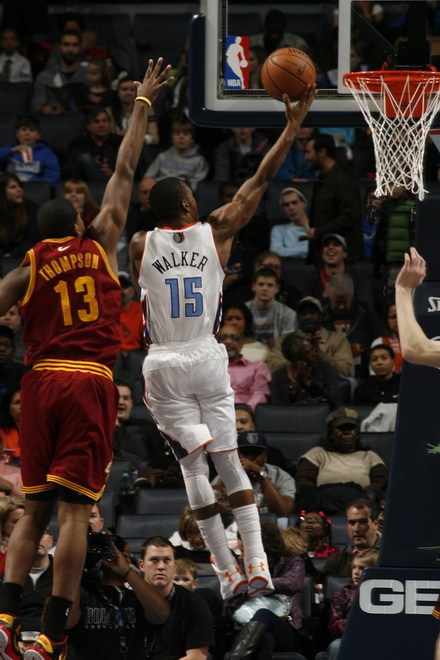  米切尔压哨跳投骑士绝杀尼克斯止住连败  