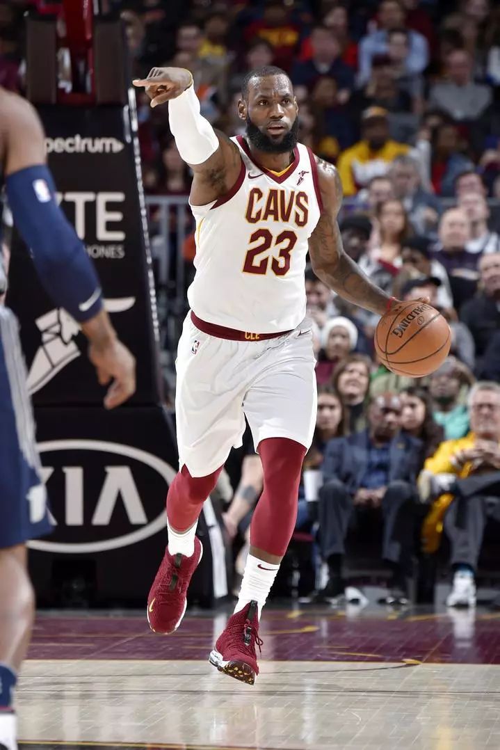  米切尔三分雨克利夫兰骑士大胜底特律活塞止连败