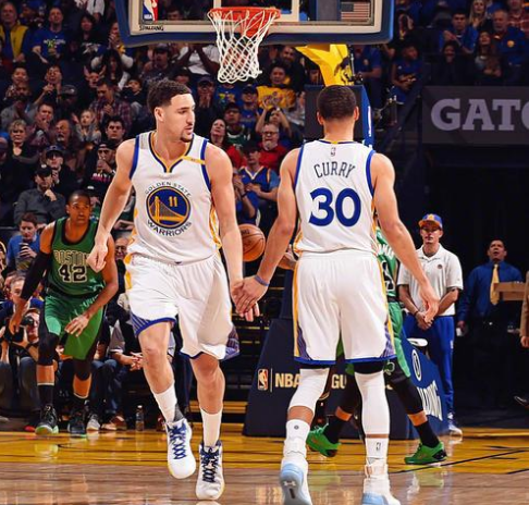  库里克莱汤普森合体发威，勇士三分暴雨浇灭鹈鹕