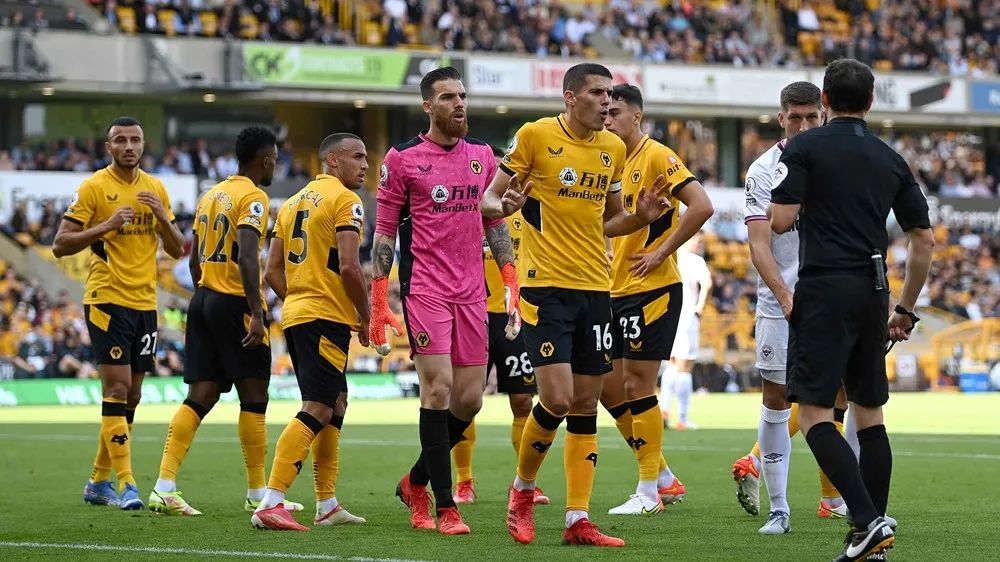  布伦特福德主场战胜狼队取得关键胜利  