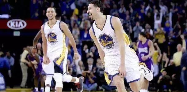  库里单节21分引爆全场勇士大胜开拓者  