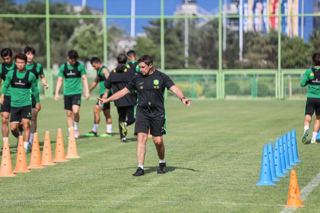 九游会j9官方网站- 热那亚启用AI训练系统，科技助力提升球员体能  